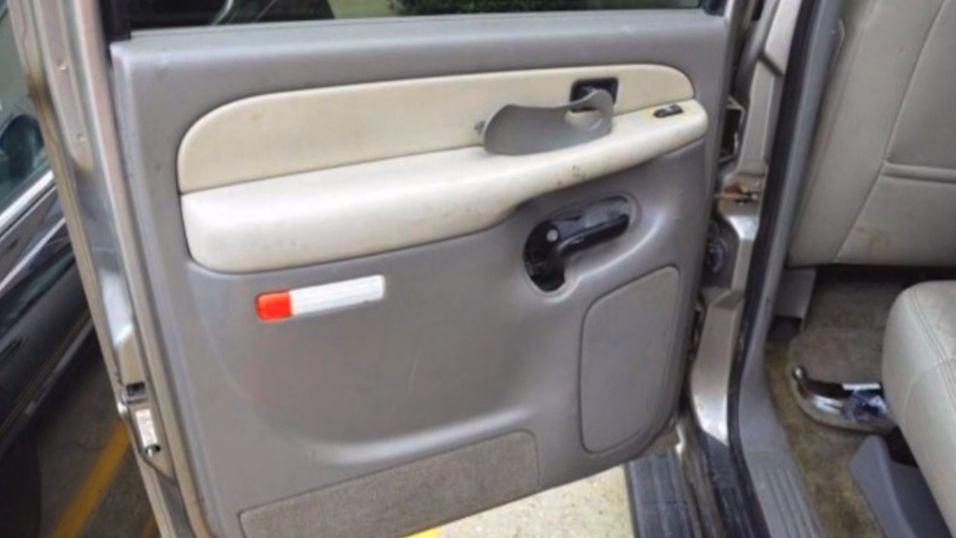 Kupio je polovni automobil, tajna pregrada otkrila je nešto šokantno