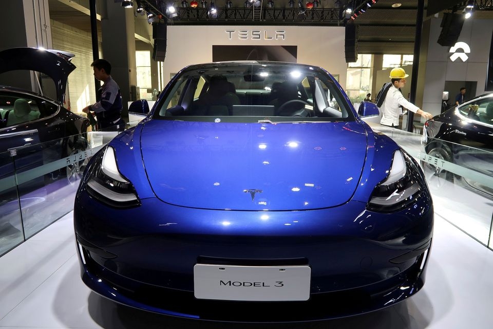 Tesla recalls 6,000 vehicles over loose brake bolts
