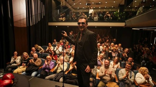 Sarajevski šarm u Beogradu: Branko Đurić Đuro do suza nasmijao publiku