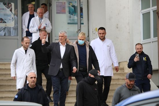 Hašim Tači iz haškog pritvora došao u posjetu bolesnom ocu u Prištinu