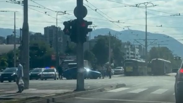 Udes na Otoci, blokiran tramvajski saobraćaj