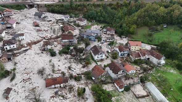 Srbija šalje spasilačku ekipu u Jablanicu da pomogne ugroženim u poplavama