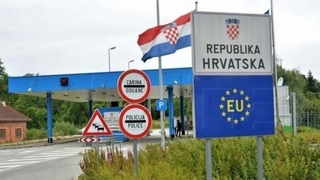 Don't carry this fruit across the border: Fines can reach over 13,000 euros