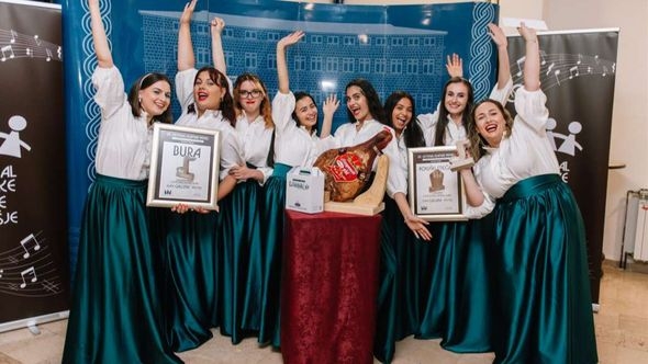 Druga večer Festivala klapske pisme u Posušju: Oželanda odnijela Posuški stećak, Galuna Buru
