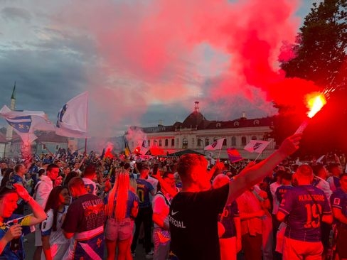 Tuzla diše za Zmajeve: Trg slobode ispunjen navijačima
