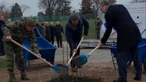 Vučić: Ovdje će biti izgrađene velelepne zgrade, u skladu sa značajem naše vojske