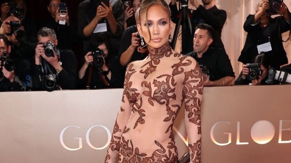 Jennifer Lopez zasjenila sve na dodjeli Zlatnih globusa: Pojavila se u "goloj" haljini sa čipkanim detaljima