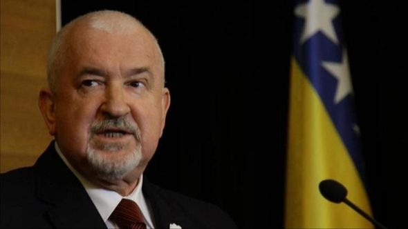Cerić: Narod koji oplakuje "zlatna vremena" sam potkopava svoju budućnost