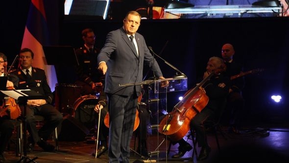 Dodik: "Srbi su u ovaj vijek ušli s dvije države - Srbija i RS, vraćamo snagu i u Crnoj Gori"
