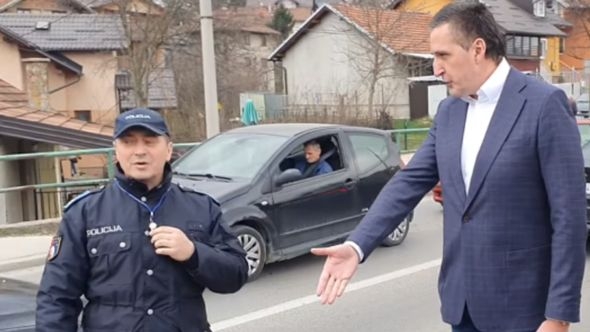 Nedeljko Elek: Oprostite, ekselencijo!