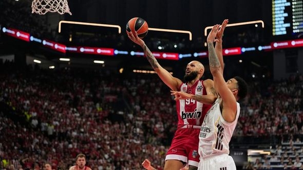 Olimpijakos srušio Real i popeo se na krov Evrope