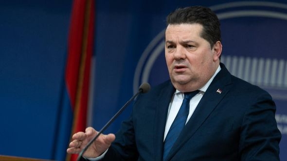 Stevandić nakon što se pojavio snimak gdje ga udaljavaju od Putina: "Lažljivi ološ, bio sam u prvom redu"