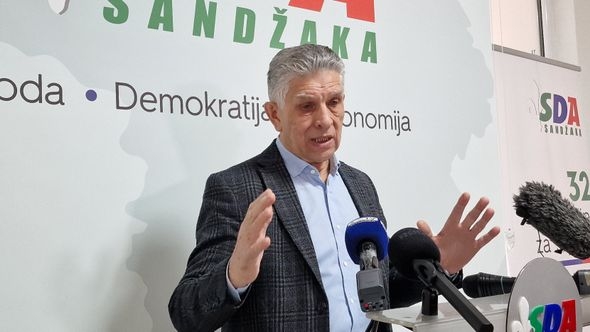 Ugljanin ponovo jednoglasno izabran za lidera SDA Sandžaka