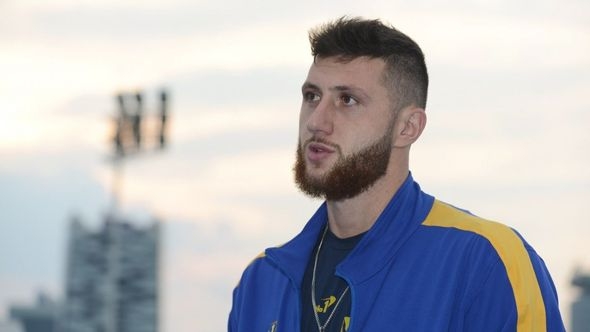 Veliko srce bh. košarkaša: Jusuf Nurkić donirao novac za djecu stradalog sveštenika Nenada?