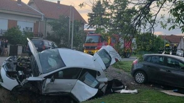 Teška saobraćajna nesreća: Više osoba povrijeđeno, saobraćaj obustavljen