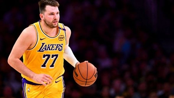 Dončić postigao 60 poena protiv Majamija, protivnički navijači mu skandirali "MVP!"