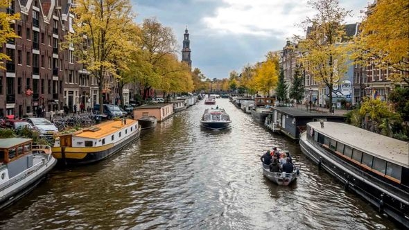 Amsterdam vrvi turistima: Vlasti planiraju prepoloviti broj riječnih kruzera