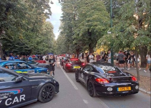 Luksuzni i sportski automobili privukli brojne posjetioce na Vilsonovo šetalište