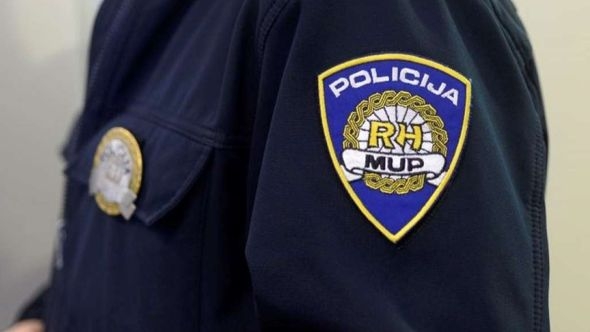 Vozač kombija s migrantima koji je sletio s ceste pod nadzorom policije