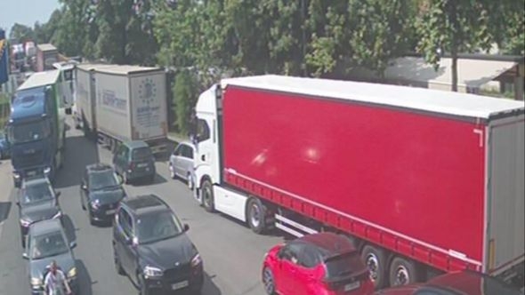 Na graničnim prijelazima Bosanska Gradiška, Velika Kladuša i Doljani duge kolone vozila