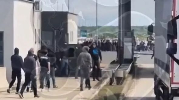Video / Haos uoči finala kupa: Policija spriječila sukobe navijača, korišten i suzavac