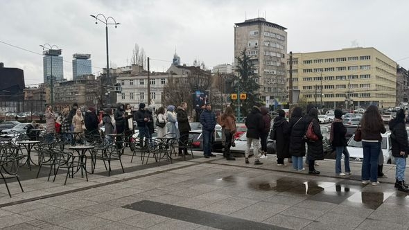 Ogromni redovi pred početak prodaje: Karte za koncert Dine Merlina u prodaji od 12 sati