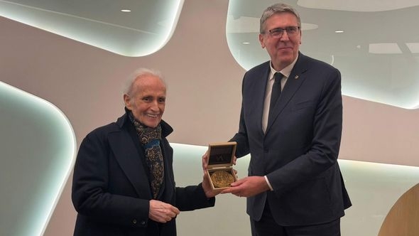 Slavni tenor Jose Carreras sletio u Sarajevo privatnim avionom