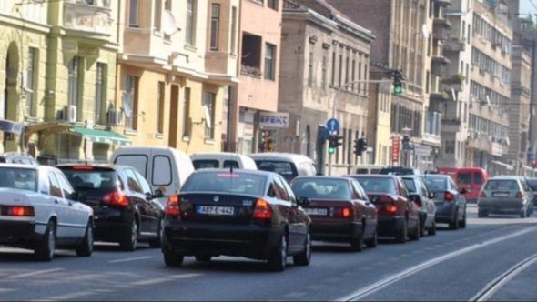 Stanje na putevima / Saobraća se po mokrom ili vlažnom kolovozu