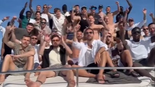 Slavlje Šalkea nastavljeno na Ibizi, šou "ukrao" Edin Džeko