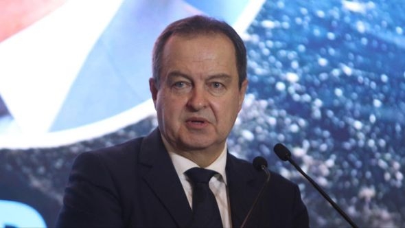 Dačić: Najoštrije osuđujem napade na pripadnike policije
