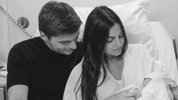 Slavlje u domu Maksa Ferstapena: On i Keli dobili dijete, otkrili i ime bebe
