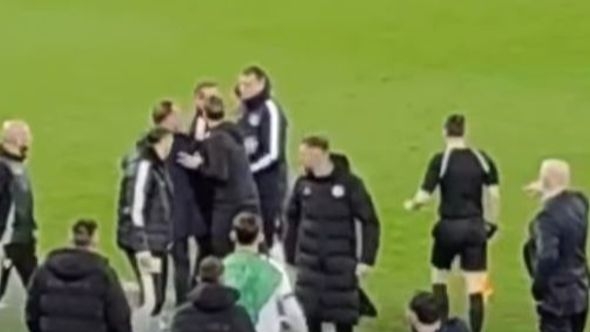 Video / Unijeli smo nervozu Velšanima koji nam nisu vratili fair-play: Edin Džeko "zakuhao" kod klupa