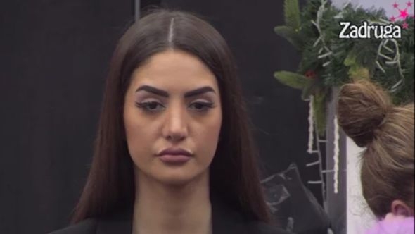 Anđela moli fanove da joj pošalju stvari: Kompletići, šolje, karmini...