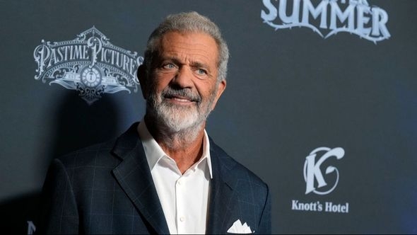 Mel Gibson snimljen u Rimu u zagrljaju 26 godina mlađe manekenke