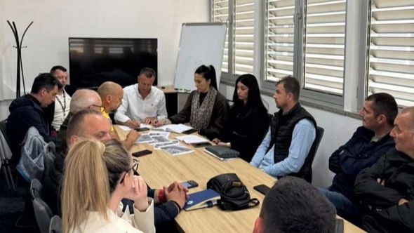 Akcija čišćenja Une okupila učenike, institucije i lokalnu zajednicu