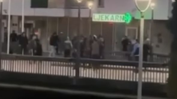 Neredi u Stocu: Raspoređene jake policijske snage, pojavio se snimak incidenta