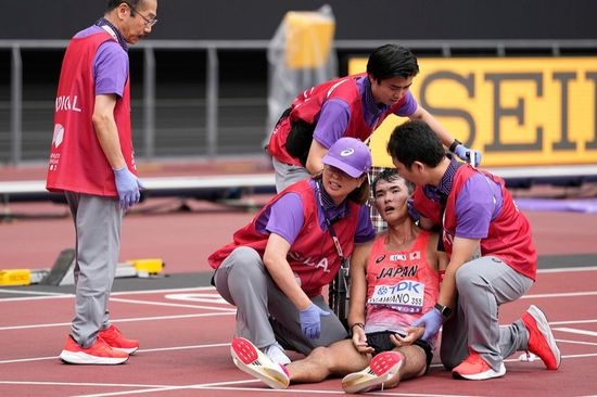 Nakon ogromne vlažnosti na Svjetskom prvenstvu: Atletičar napustio stadion u invalidskim kolicima 