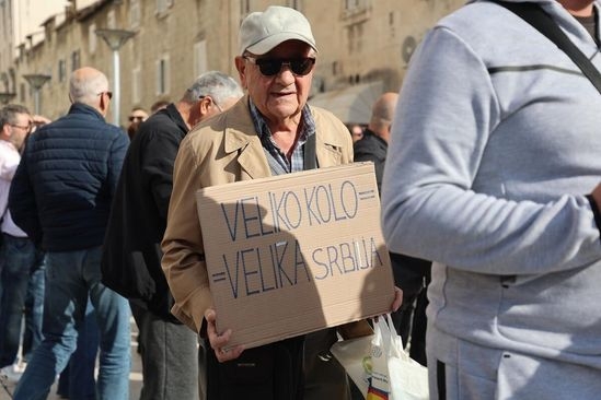 Splitsku rivu "okupiralo" hiljade pristalica Torcide: Pjevaju nacionalističke pjesme, prozvali i Šerbedžiju