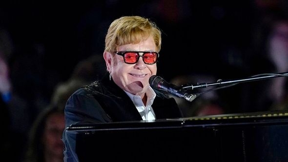 Veseli Elton probio led: Nikada nisam radio ovako