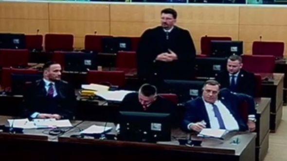 Snimak iz sudnice / Šta se dešavalo na suđenju Miloradu Dodiku