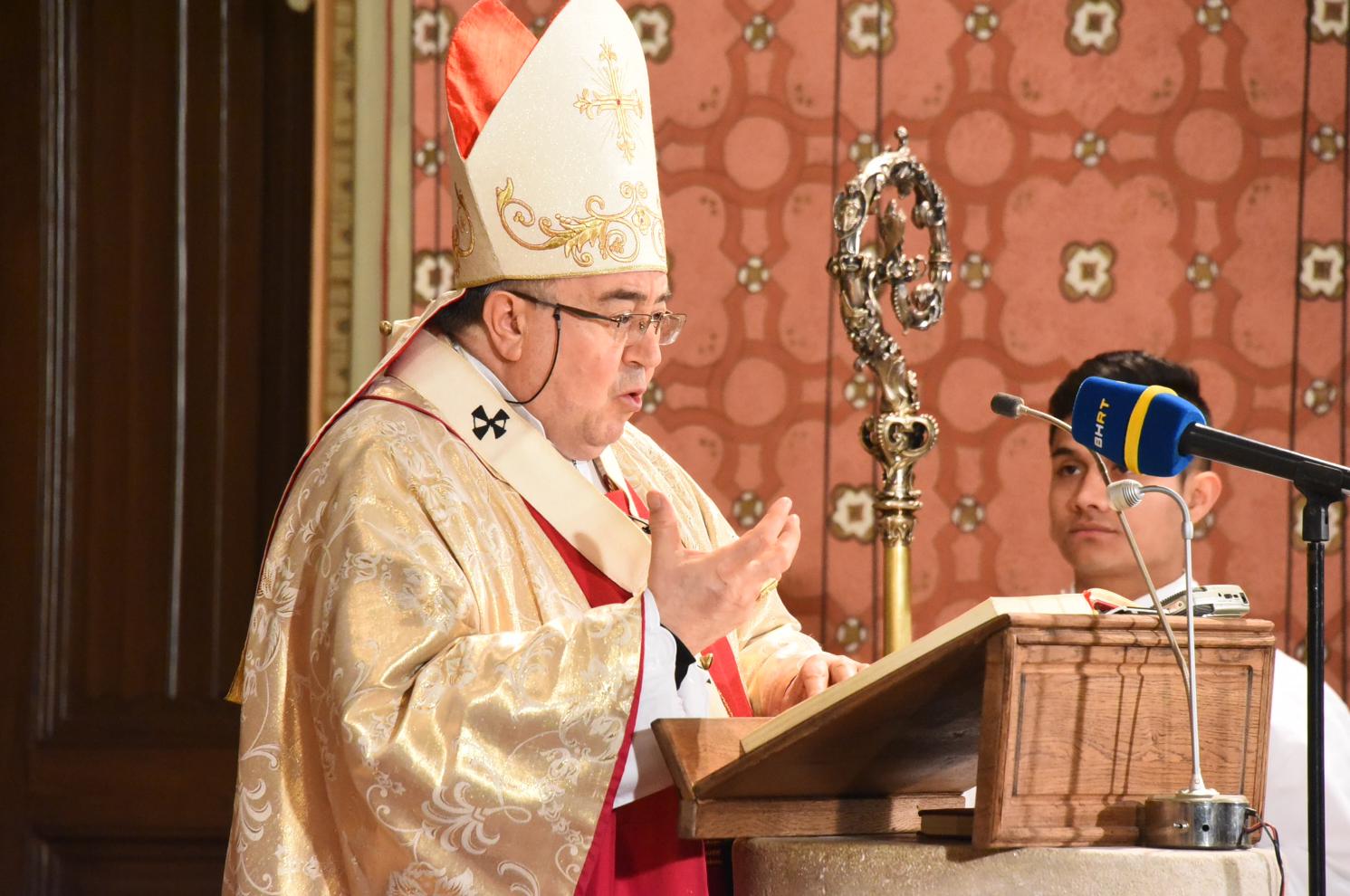 {BOŽIĆNA MISA PONOĆKA} Kardinal Vinko Puljić: Otvorimo svoja srca i ispunimo ih božanskom radošću