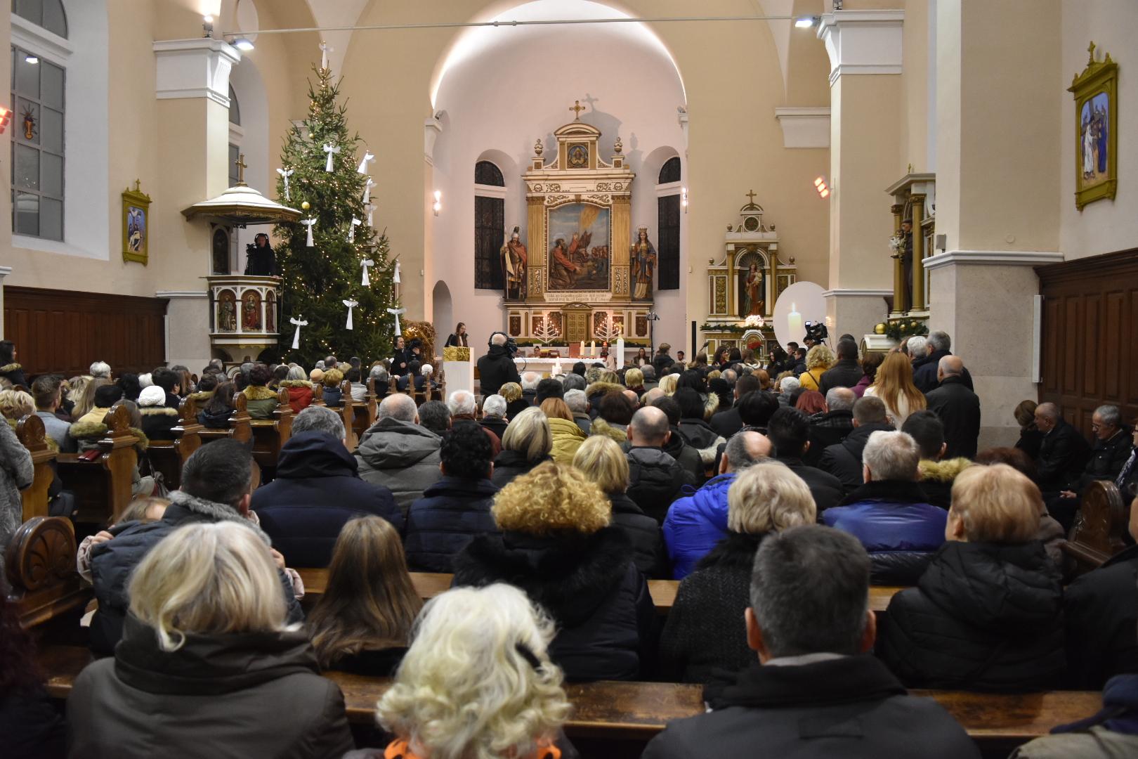 Katolici u Zenici dočekali Božić: Poslana poruka mira i suživota