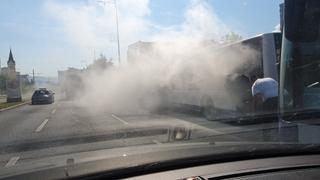 Video / Drama na Dolac Malti: Zapalio se autobus