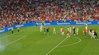 Video / Nezadovoljni navijači Srbije otjerali fudbalere nakon ispadanja: Zvižduci odjekivali Alijanc Arenom 
