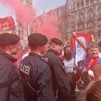 Srbijanci pravili haos na trgu u Minhenu, policija ih prekinula