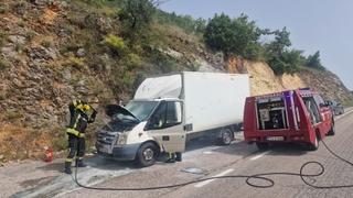 Požar na vozilu u Hercegovini: Intervenirali vatrogasci