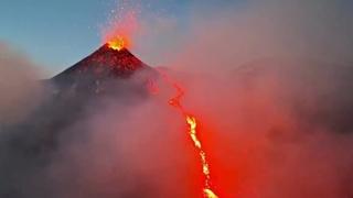 Eruptirao vulkan Etna na Siciliji: Pogledajte spektakularne prizore
